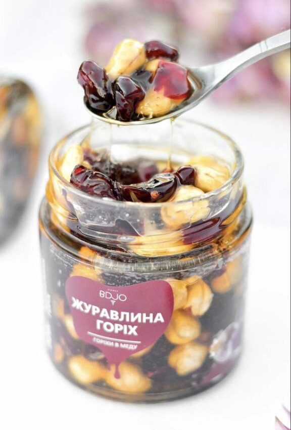 Горіхи в меду Журавлина-горіхи