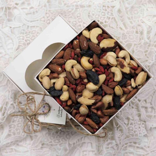 «Горіховий буревій», подарунковий набір горіхів та сухофруктів