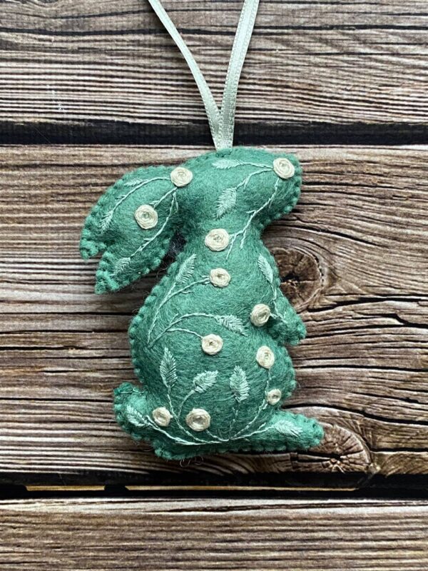 Іграшка-прикраса "Зайчик зелений"