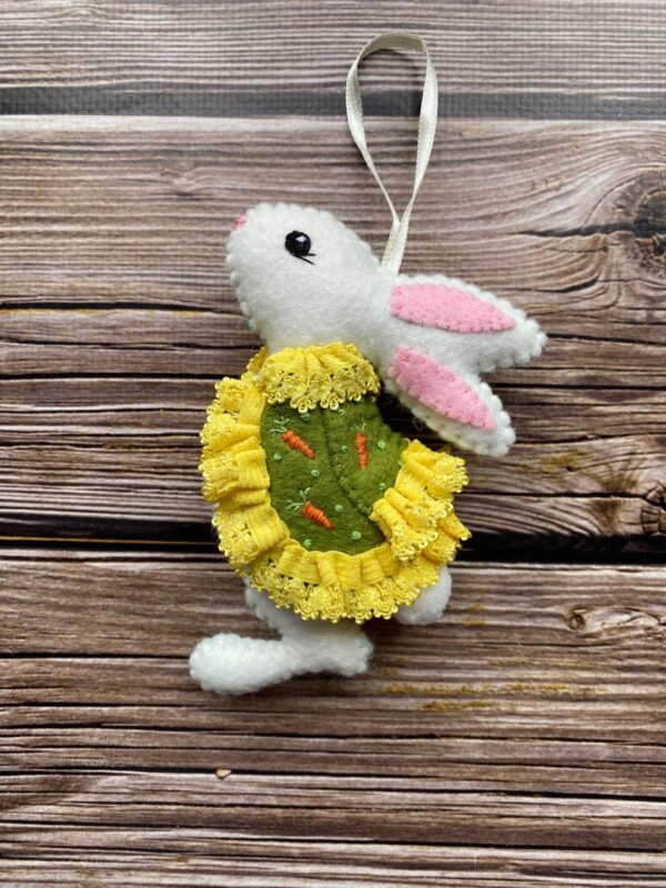 Іграшка-прикраса "Кролик в кафтані"