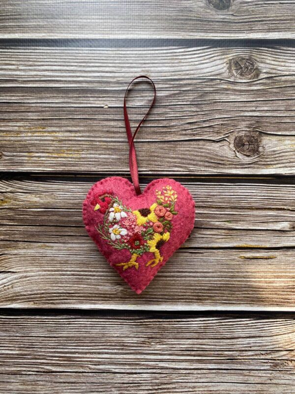 Іграшка-прикраса "Серце з курочкою"