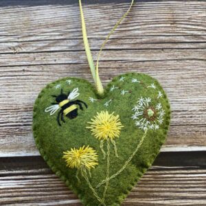 Іграшка-прикраса "Серденько з бджілкою"