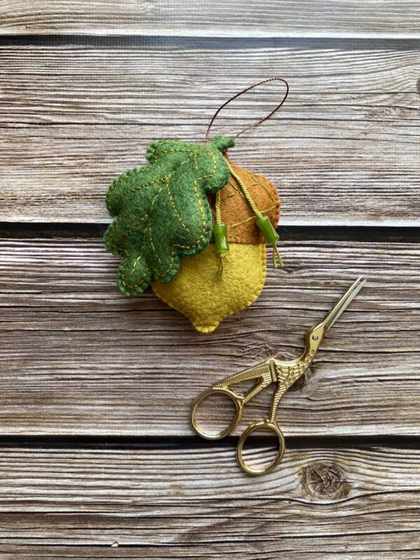 Іграшка-прикраси "Жолудь"