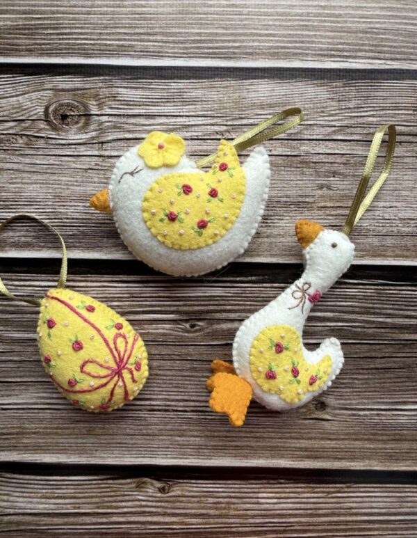 Іграшка-прикраса "Жовте яйце"